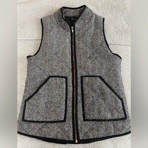 Merokeety Black and white lined vest size small